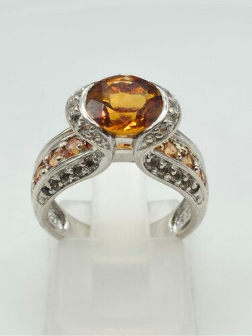 Like New Fabulous Rare Estate Victoria Wieck 2.30Ct Fire Citrine Gemstone Ring